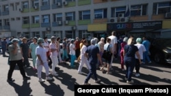 Anul 2024 a fost marcat de mai multe scandaluri în spitalele din România. La Spitalul Sf. Pantelimon din Capitală, două doctorițe de medicină de urgență au fost acuzate că au omorât pacienții prin scăderea dozei de noradrenalină. 