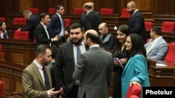 Պատգամավորներն Ազգային ժողովի նիստերի դահլիճում, արխիվ