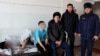 Балыкчыда сууга түшүп кеткен эки өспүрүм жана алардын куткаруучулары. 