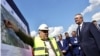 Vizita premierului Nicolae-Ionel Ciucă, în aprilie 2022, la șantierul drumului de legătură dintre centura Oradea și Autostrada A3.
