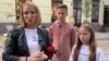 «Я не хотіла залишатись у Росії, яка розбомбила моє місто, вбила моїх тварин» ‒ 11-річна Домініка з Маріуполя
