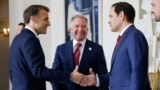 Президент Франции Эммануэль Макрон, спецпосланник президента США Стивен Уиткофф и госсекретарь США Марко Рубио (слева направо)