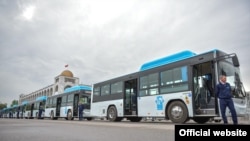 Новые автобусы в Бишкеке производства компании YUTONG. 24 апреля 2019 года.