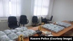 Droga zaplenjena tokom akcije u Južnoj Mitrovici i Kosovu Polju 20. aprila 2022. godine.