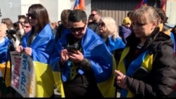 «Ուզում եմ, որ Պուտինը դադարեցնի այս խելահեղությունը». ակցիա Երևանում Ուկրաինայի դեսպանատան առջև