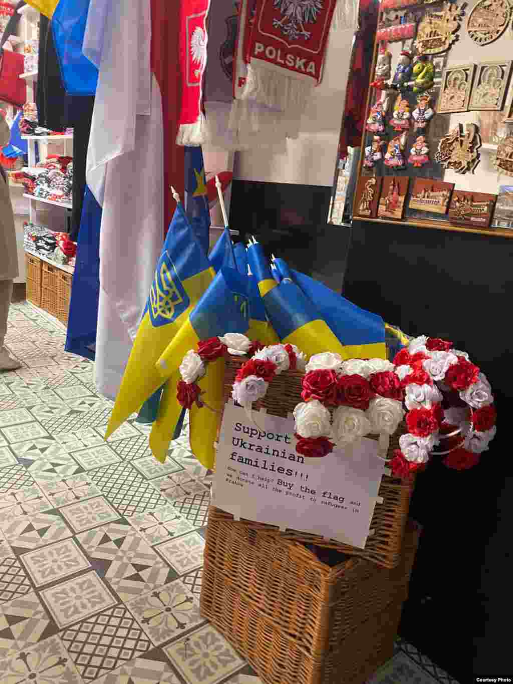 У кожному магазині або кафе – український прапор