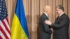 Ілюстраційне фото. Президент України Петро Порошенко (праворуч) під час зустрічі із віце-президентом США Джозефом Байденом. Січень 2016 року 