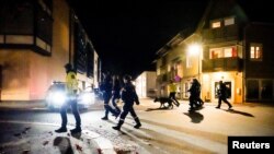 Кунсбергде 28 миң киши жашайт. Полиция окуяны терроризм катары иликтеп жатат.