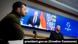 Володимир Зеленський (ліворуч) запропонував реалізувати три кроки, які, на його думку, прискорять настання миру в Україні, – «нова сила, міцність та дипломатія»
