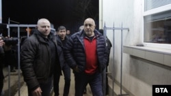 Бойко Борисов при освобождаването си от полицията в петък