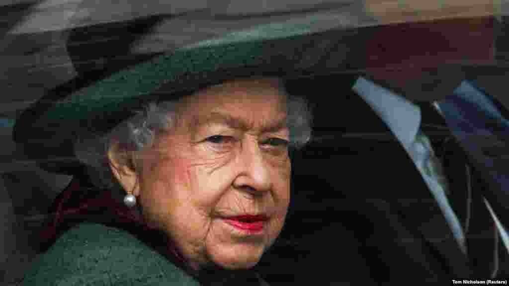 Kraljica Elizabeta i princ Endrju, vojvoda od Jorka, stižu na službu zahvalnosti za pokojnog princa Filipa, vojvodu od Edinburga, u Vestminstersku opatiju, u Londonu, Britanija, 29. marta 2022. 