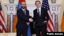 ԱՄՆ պետքարտուղար Էնթոնի Բլինքենը ողջունում է Հայաստանի արտգործնախարար Արարատ Միրզոյանին, Վաշինգտոն, 2-ը մայիսի, 2022թ․