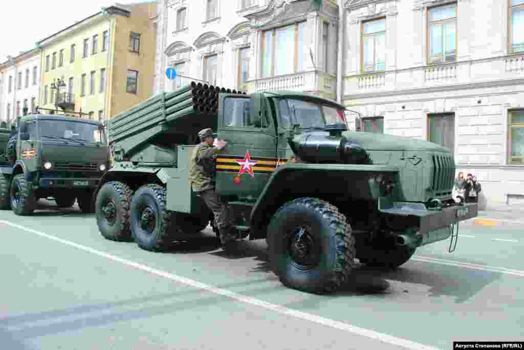 Военная техника после парада Победы в Петербурге 