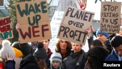 Švedska aktivistica za klimatske promjene Greta Thunberg na protestu protiv klimatskih promjena tokom godišnjeg sastanka 50. Svjetskog ekonomskog foruma (WEF) u Davosu, Švicarska, 24. januara 2020.