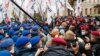 Біля Верховної Ради сталася штовханина між «ФОПівцями» та правоохоронцями