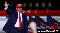 Bivši američki predsjednik Donald Trump u Pensilvaniji, 5. novembar 2022. 