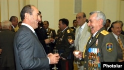 Հայաստանի երկրորդ նախագահ Ռոբերտ Քոչարյան, պաշտպանության նախկին նախարար Միքայել Հարությունյան, արխիվ