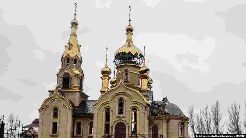 Свято Казанський Храм УПЦ (Московського патріархату) пошкоджений обстрілами російських військ, Мар'їнка, 14 квітня 2022 року 
