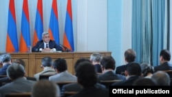 Серж Сарґсян на зустрічі з іноземними послами оголошує про зупинення дипломатичних відносин із Угорщиною, 31 серпня 2012 року