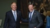 Președintele român, Klaus Iohannis (stânga), și premierul olandez Mark Rutte (dreapta).