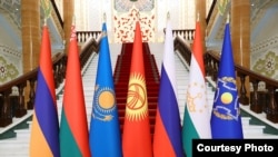 ЖККУга Кыргызстан, Казакстан, Тажикстан, Орусия, Армения жана  Беларус мүчө.