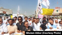 په تېرو وختونو کې په لکي مروتو کې د ناامنۍ پرضد پراخې مظاهرې شوې دي - پخوانی انځور.