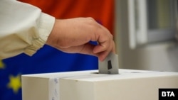 С промените в изборния кодекс парламентът върна широката употреба на хартиените бюлетини.
