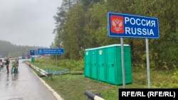 Російські законодавці вважають, що зарплату не варто платити тим, хто поїхав і працює «на удальонкє», отримуючи гроші з банків РФ