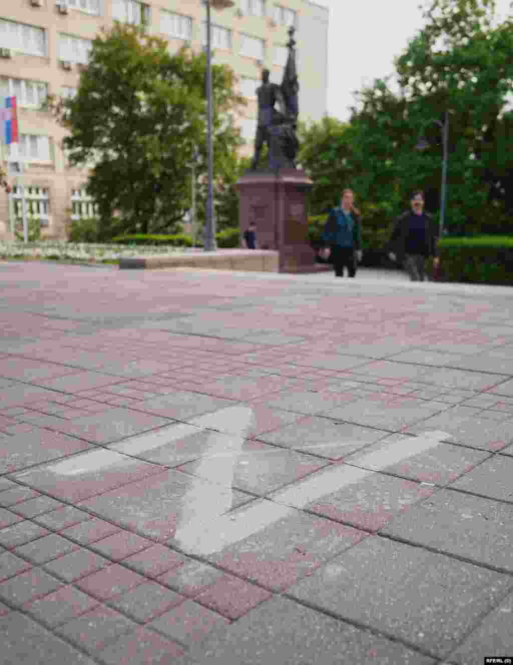 Precrtano slovo "Z" ispred statue Nikolaja II, posljednjeg ruskog cara. Proruski aktivisti su ove godine održali nekoliko skupova ispred statue prije nego što su marširali centrom Beograda.