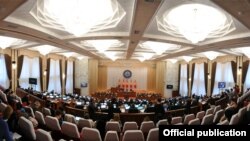 Кыргыз парламенти.