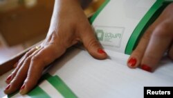 Наблюдатели уверены: несмотря на призывы части оппозиции не признавать результаты первого тура и не участвовать во втором, голосование состоится