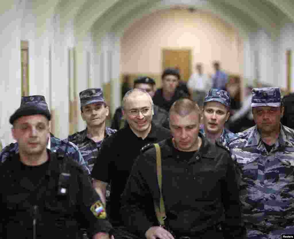 Михаил Ходорковский в суде, июнь 2011 года