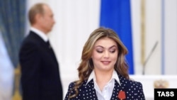 Орусиянын президенти Владимир Путин жана Алина Кабаева.