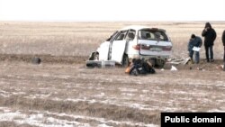 Опрокинувшийся автомобиль, в салоне которого находились школьники из Темирского района. Актюбинская область, 17 декабря 2022 года