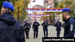 Uniunea Europeană a trimis forțe de ordine din EULEX (Misiunea Uniunii Europene privind statul de drept) pentru a menține ordinea publică în orașele majoritar sârbe din Kosovo, Mitrovița, 18 noiembrie 2022.