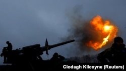 Українські військові ведуть вогонь із САУ «Піон» по російських позиціях біля Бахмуту. Донецька область, 26 грудня 2022 року