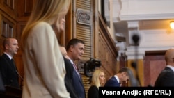 Rade Basta (u sredini) tokom izbora za ministra u Vladi Srbije