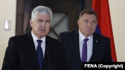 Predsjednik HDZ-a BiH Dragan Čović i predsjednik SNSD-a Milorad Dodik na konferenciji za medije u Istočnom Sarajevu, 29. oktobar 2021.