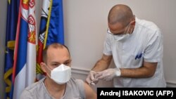 Ministrul Sănătății din Serbia, Zlatibor Loncar s-a vaccinat cu Sinopharm, vaccinul COVID produs în China.
