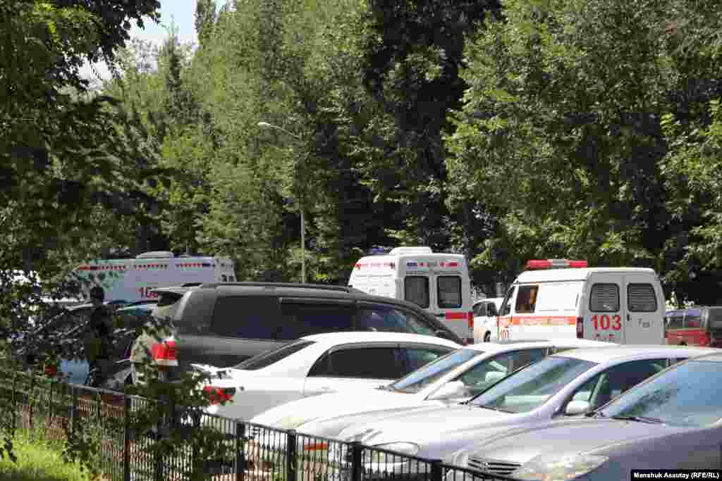 В больницу скорой неотложной помощи госпитализированы пять человек, в центральную городскую клиническую больницу — двое, в центр хирургии имени Сызганова — один.