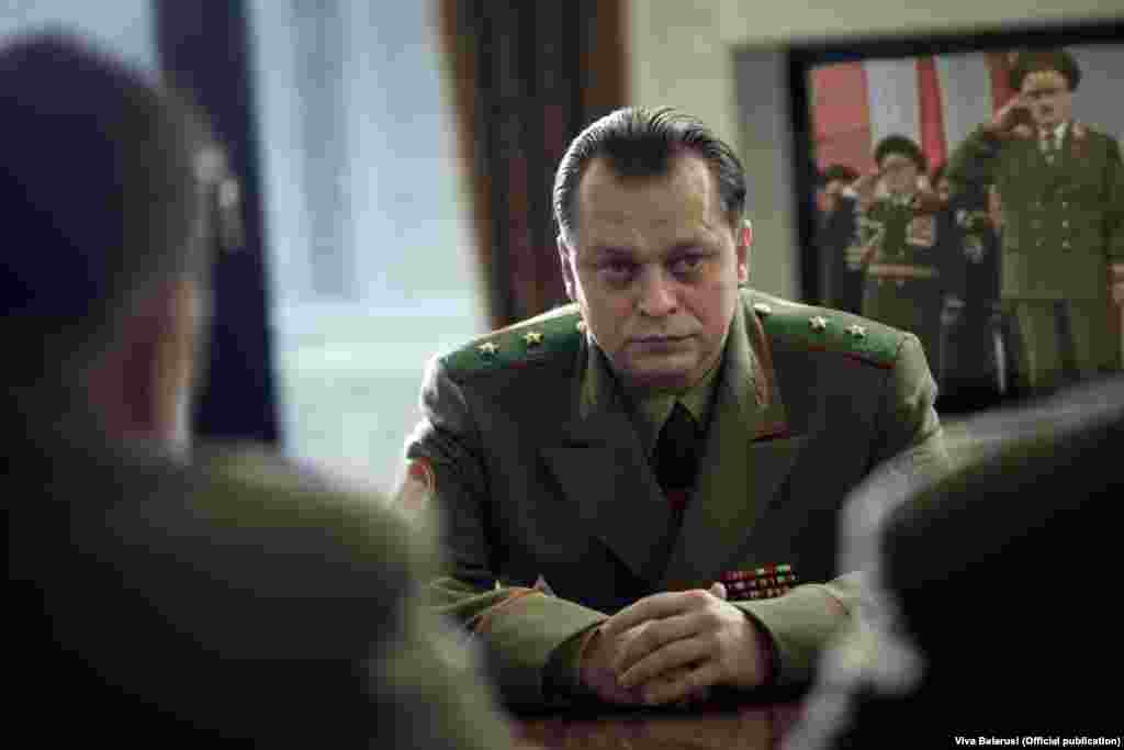 Мастацкі фільм “Жыве Беларусь!” рэжысэра Кшыштафа Лукашэвіча прысьвечаны сучаснай Беларусі і зьняты пры актыўным удзеле беларусаў. Кадр з фільму.