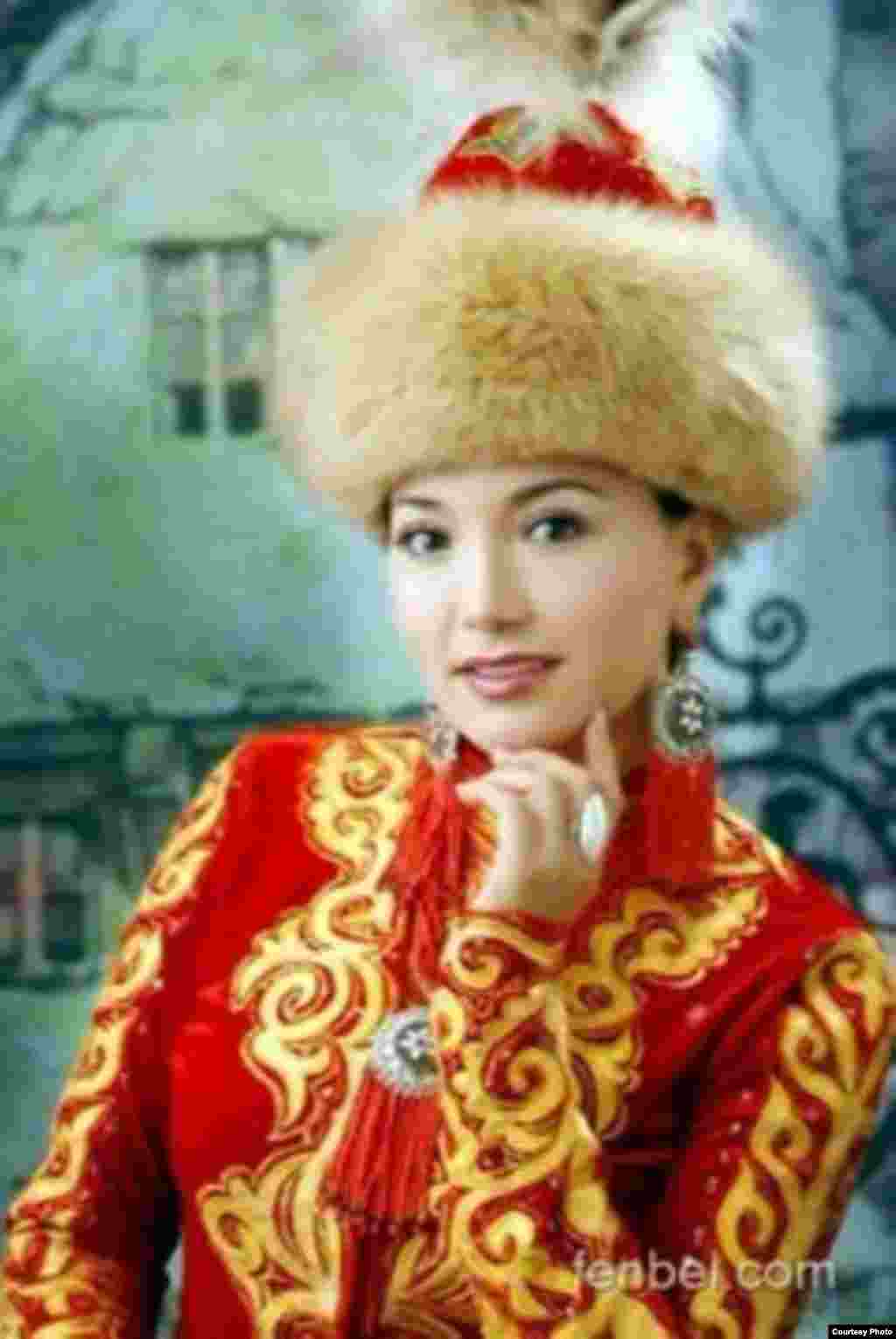 Арзыгуль Турган, этническая кыргызка получила звание певицы первой степени в Китае.