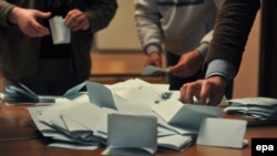 Prebrojavanje glasova na jednim od prethodnih izbora, 2012.