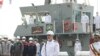 دریادار حسین خانزادی، فرمانده نیروی دریایی ارتش، در مراسم الحاق ناوشکن دنا و ناو مین‌شکار شاهین به نیروی دریایی ارتش