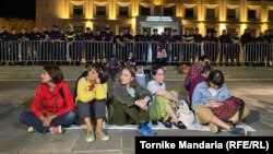 აქციის, "შინ ევროპისკენ" მონაწილეები მთავრობის ადმინისტრაციის შენობასთან მივიდნენ
