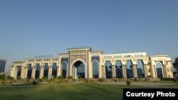 Акси истгоҳи марказии Роҳи оҳани шаҳри Тошканд аз вебсайти ширкати "Ӯзбекистон ҳаво йӯлларӣ" - https://www.railway.uz