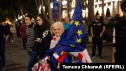 აქცია "შინ, ევროპისკენ" პარლამენტის წინ. 2022 წლის 3 ივლისი