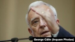 Guvernatorul BNR, Mugur Isărescu, se așteaptă ca rata inflației să crească până la sfârșitul anului cu aproape 1% față de prognoza din vară, adică de la 4% la 4,9%.