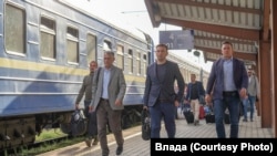 Fotoarhiv: Šef severnomakedonske diplomatije Bujar Osmani (u sredini) u poseti Kijevu, novembar 2022. 