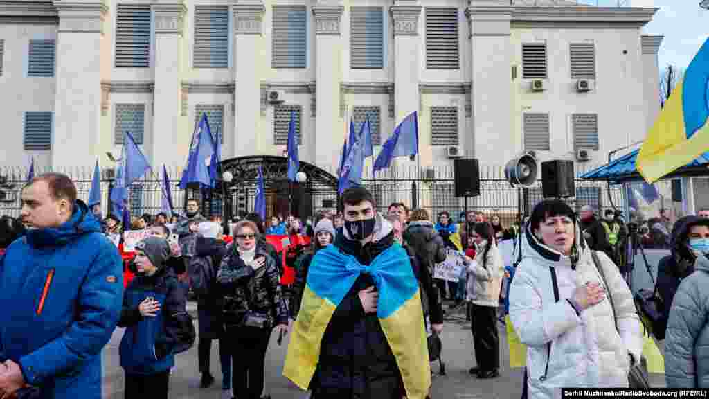 Наприкінці акції учасники заспівали гімн України 
